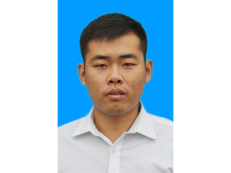 <b>李通</b>