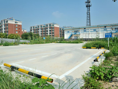 <b>训练场地</b>